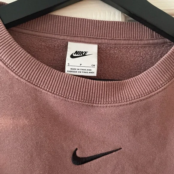 Nike Women's Dusty Rose Cropped Sweatshirt - Picture 2 of 4
